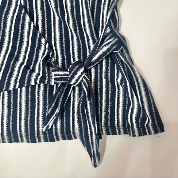New Lucky Brand Navy and White Striped Short Sleeve Top side knotted Shirt S - Picture 7 of 11